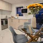 Cbd Apartment 3 - 2 Bed 2 Bath
