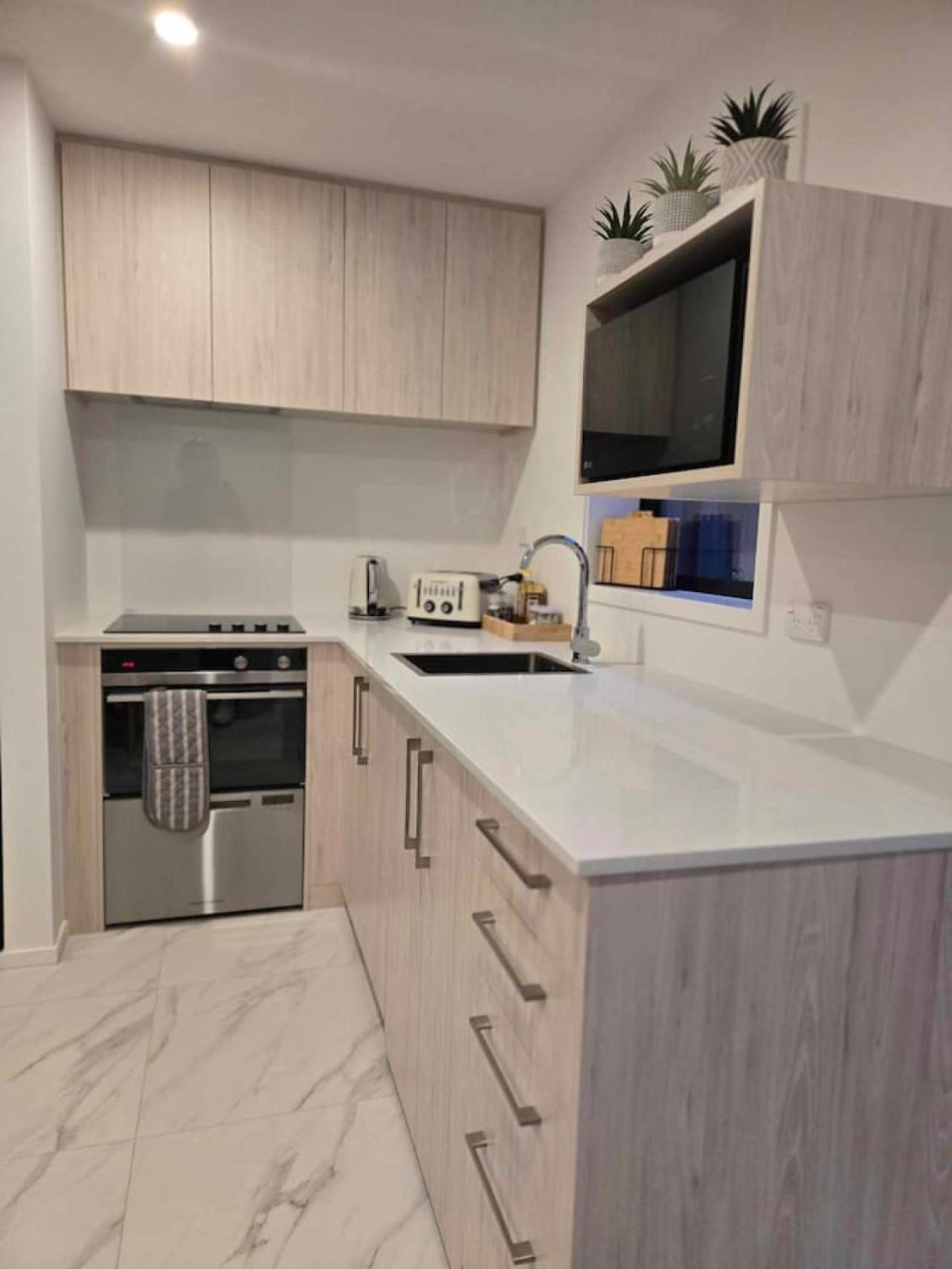 Cbd 3 - 2 Bed 2 Bath