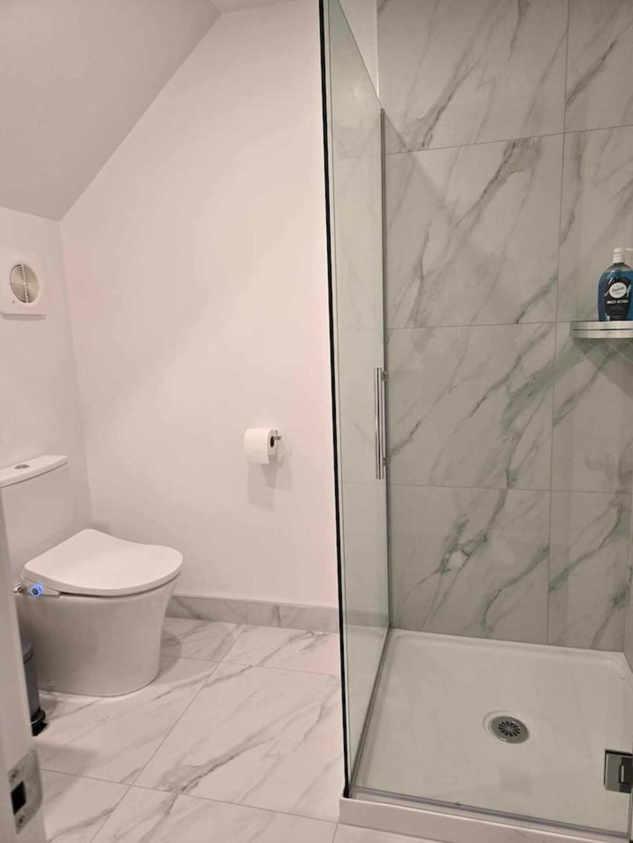 Cbd 3 - 2 Bed 2 Bath Apartment